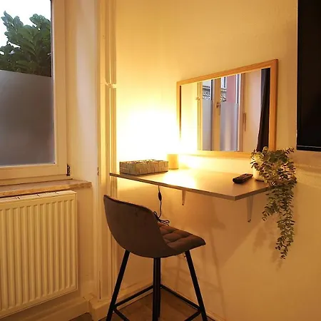 Lichtdurchflutetes Altbaustudio - Zentrum 600m Apartmán *