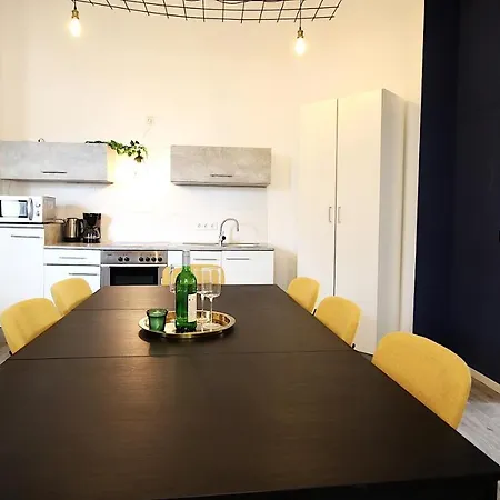 Lichtdurchflutetes Altbaustudio - Zentrum 600m Apartmán *